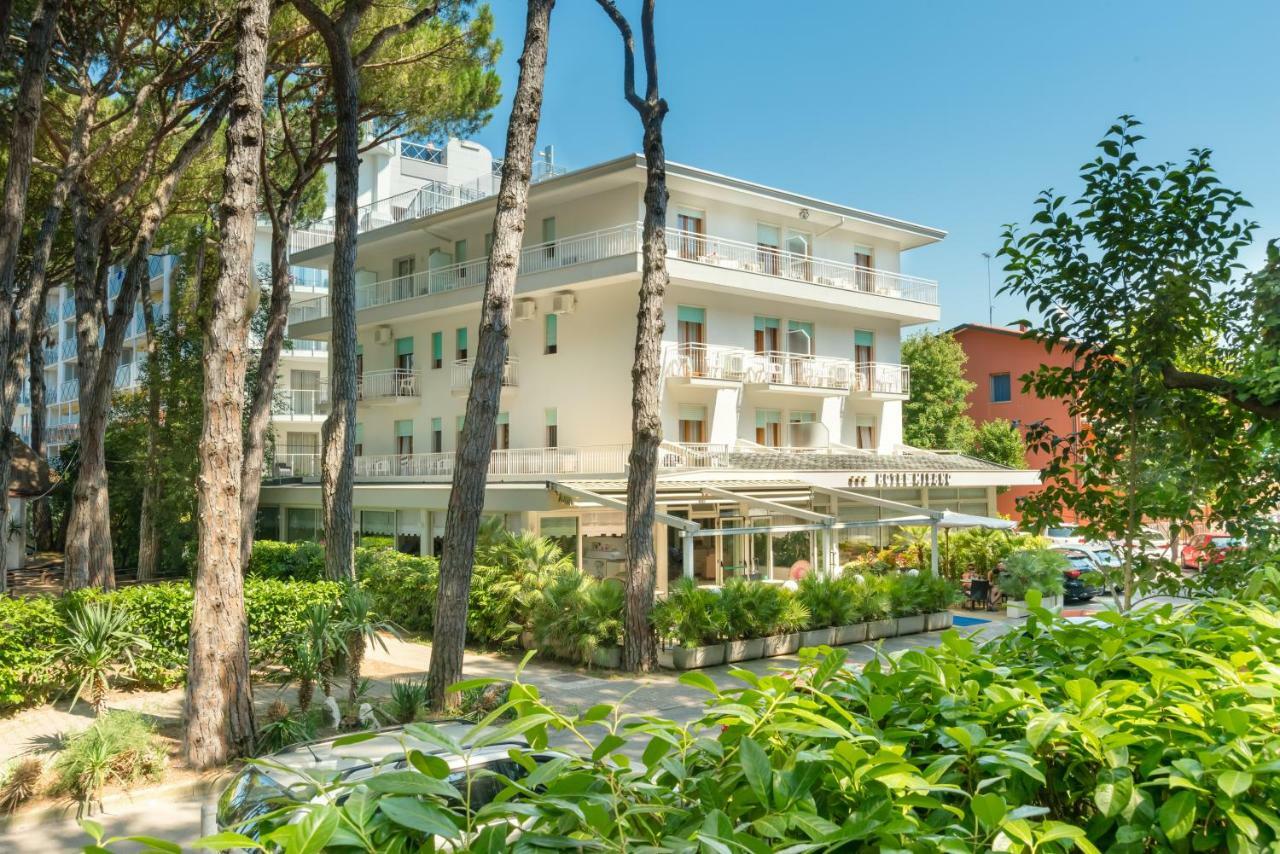 Hotel Milano Eraclea Mare Exterior photo